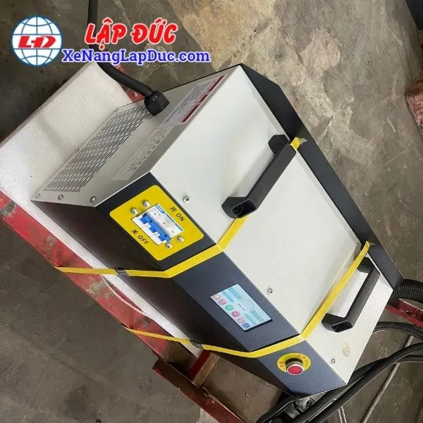 may-sac-nhanh-pin-lithium-xe-nang-48v-200a (2) Máy sạc nhanh pin Lithium Xe nâng 48V 200A