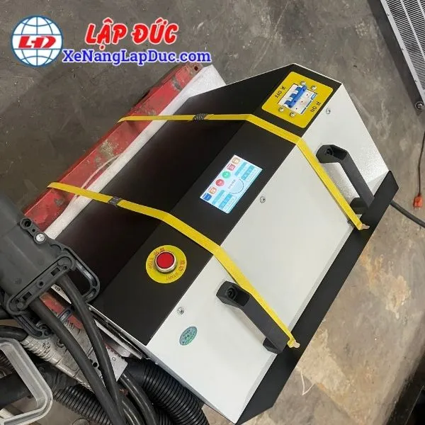 may-sac-nhanh-pin-lithium-xe-nang-48v-200a (3) Máy sạc nhanh pin Lithium Xe nâng 48V 200A