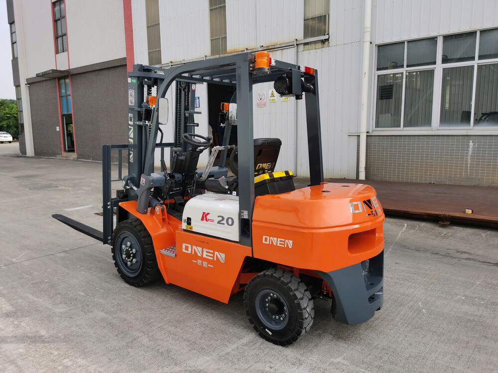 Xe nâng 2 tấn máy dầu ONEN CPCD 2030 (2) Xe nâng 2 tấn máy dầu ONEN CPCD 2030 (2)
