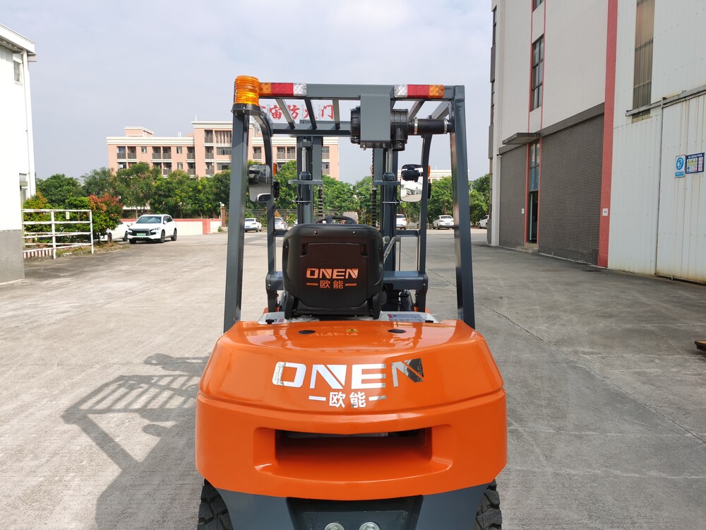 Xe nâng dầu 3 tấn ONEN CPCD 3045 (7)