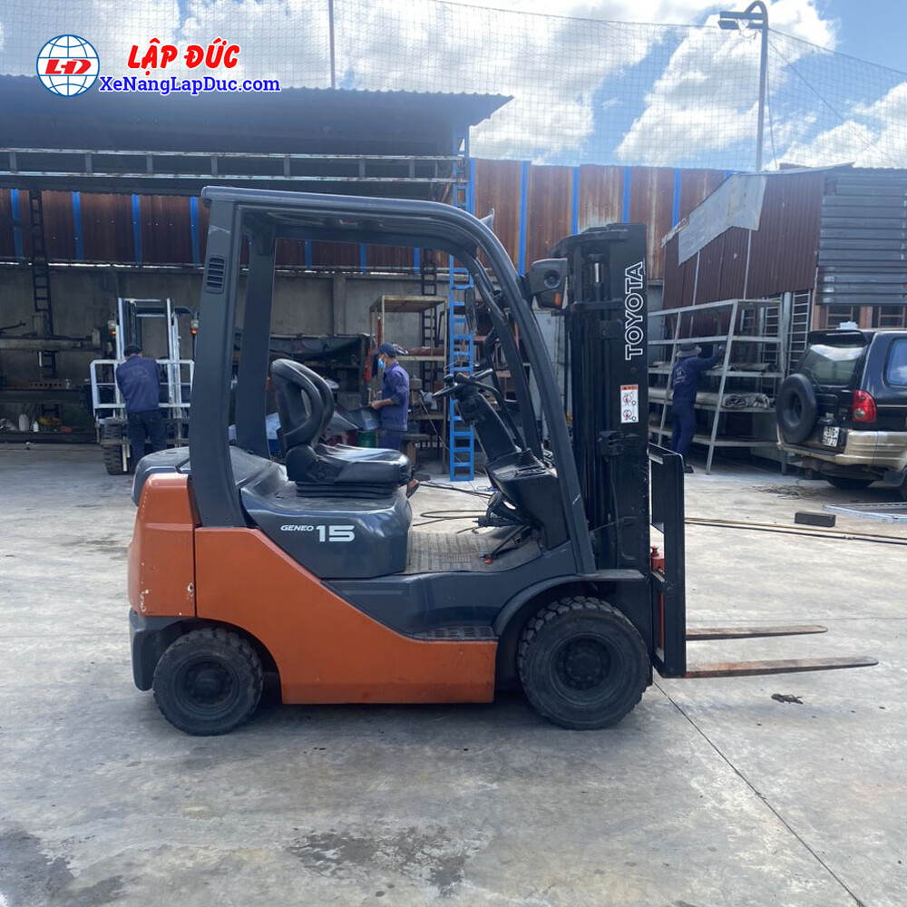 Xe nâng dầu 1.5 tấn Toyota 02 8FD15 5