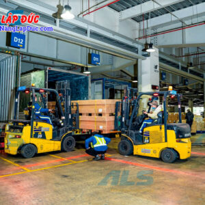 Xe nâng điện KomatsuFB25 12 được sử dụng phổ biế