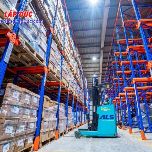 Xe nâng điện Reach Truck Phù hợp với nhà kho có lối