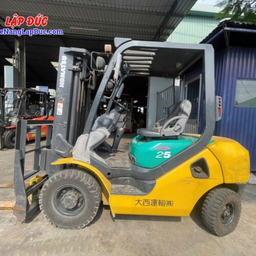 Xe nâng dầu 2.5 tấn Komatsu FD25C-16