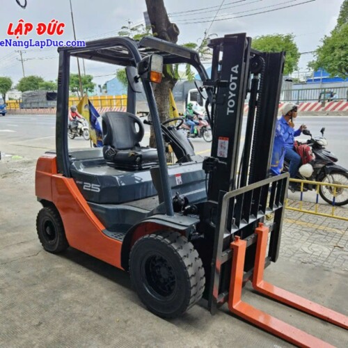 Xe nâng dầu 2.5 tấn TOYOTA 02-8FD25