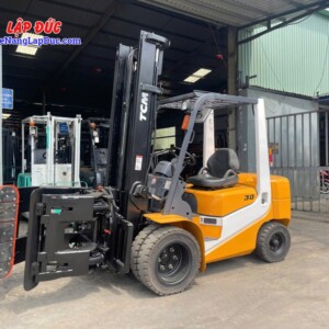 Xe nâng dầu 3 tấn TCM FD30T6 gắn kẹp giấy tròn