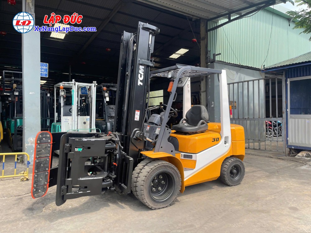Xe nâng dầu 3 tấn TCM FD30T6 gắn kẹp giấy tròn Xe nâng dầu 3 tấn TCM FD30T6 gắn kẹp giấy tròn