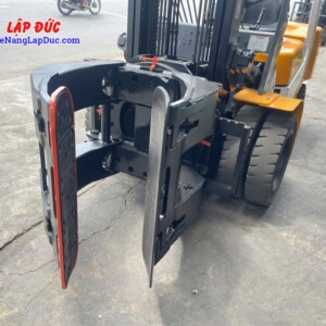 Xe nâng dầu 3 tấn TCM FD30T6 gắn kẹp giấy tròn