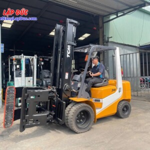 Xe nâng dầu 3 tấn TCM FD30T6 gắn kẹp giấy tròn