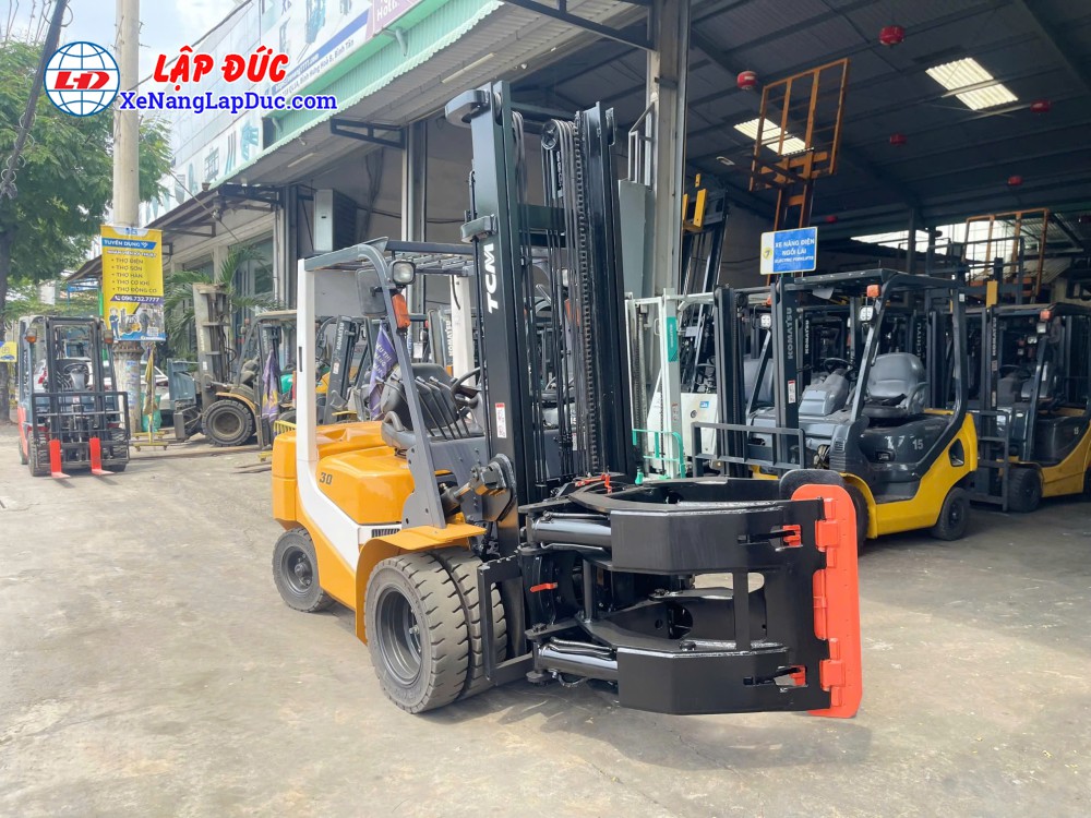 Xe nâng dầu 3 tấn TCM FD30T6 gắn kẹp giấy tròn Xe nâng dầu 3 tấn TCM FD30T6 gắn kẹp giấy tròn