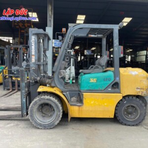 Xe nâng dầu 3.5 tấn Komatsu FD35NT-8 có thiết kế chắc chắn, mạnh mẽ với màu vàng xanh đặc trung của Komatsu
