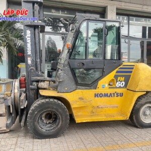 Xe nâng dầu 6 tấn Komatsu FH60-1, 4m gắn càng xoay