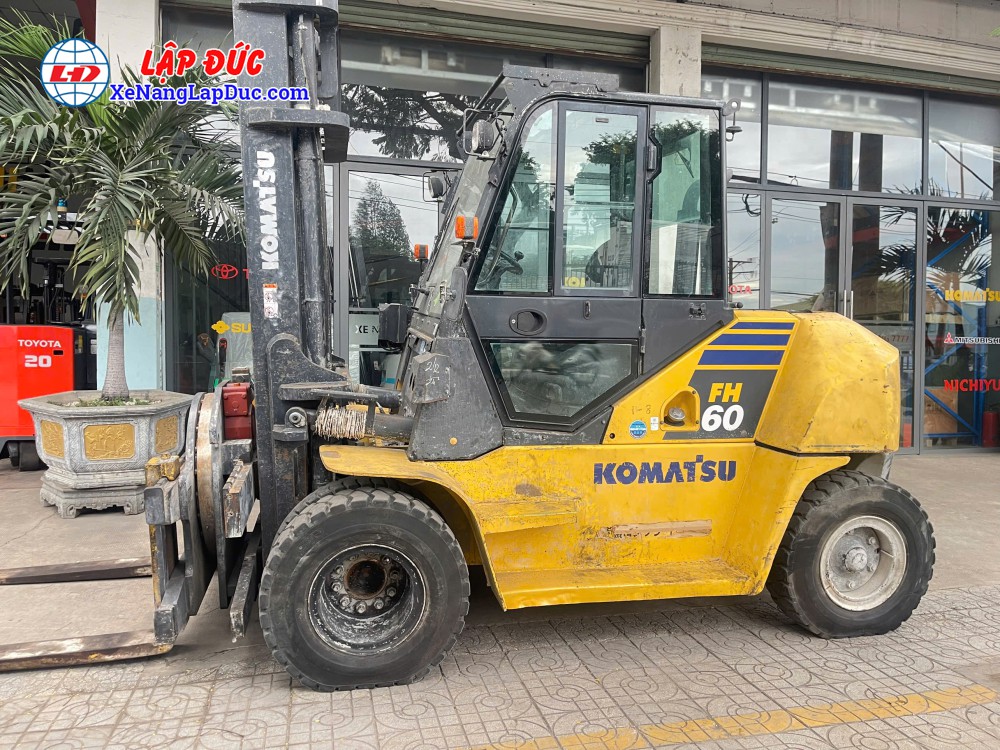 Xe nâng dầu 6 tấn Komatsu FH60-1, 4m gắn càng xoay Xe nâng dầu 6 tấn Komatsu FH60-1, 4m gắn càng xoay