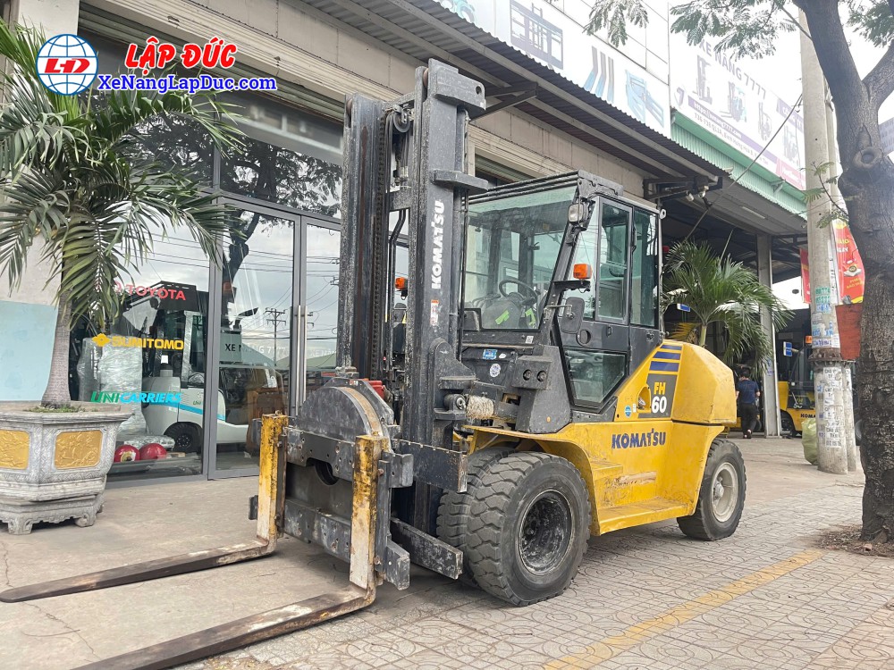Xe nâng dầu 6 tấn Komatsu FH60-1, 4m gắn càng xoay Xe nâng dầu 6 tấn Komatsu FH60-1, 4m gắn càng xoay