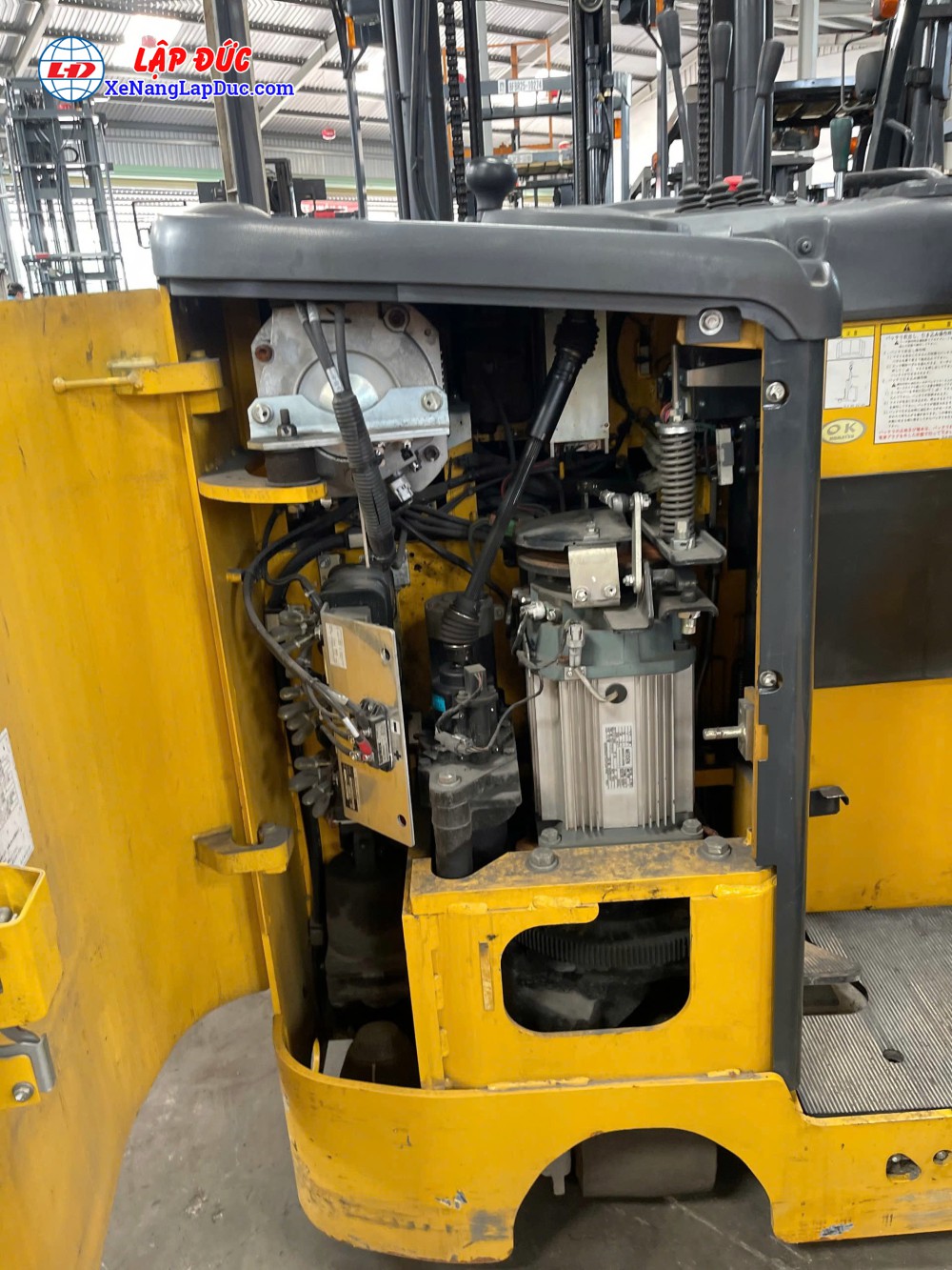 Xe nâng điện đứng lái 1.5 tấn Komatsu FB15RL-15, nâng cao 4.5m Xe nâng điện đứng lái 1.5 tấn Komatsu FB15RL-15, nâng cao 4.5m