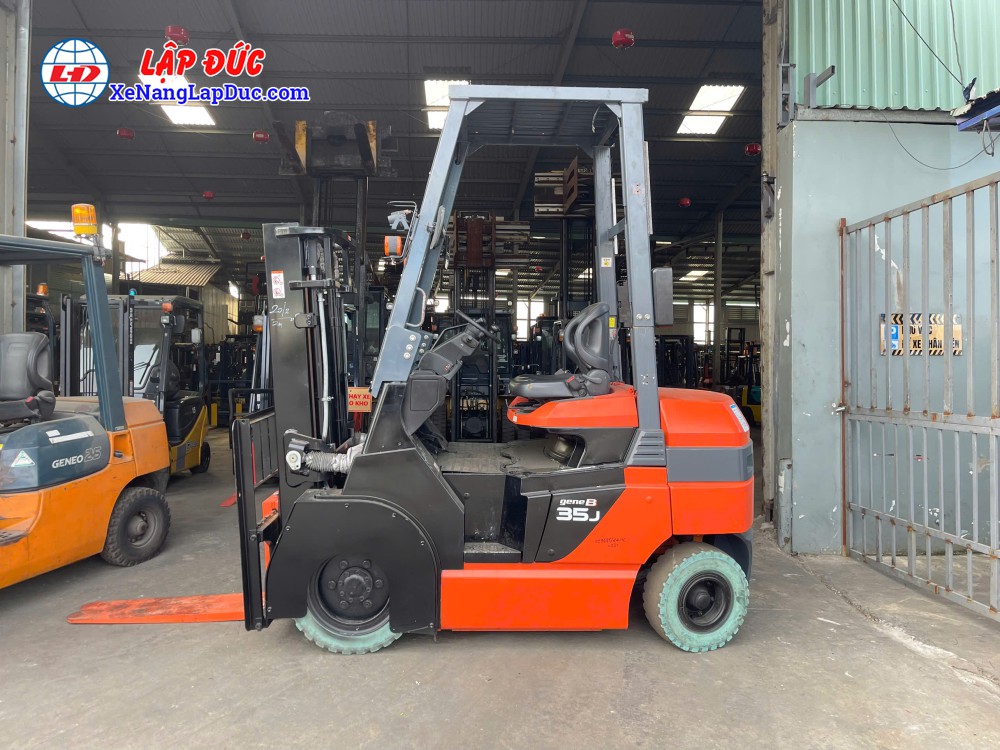 Xe nâng điện ngồi lái 3.5 tấn Toyota 8FBJ35