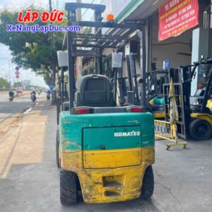 Xe nâng điện ngồi KOMATSU FB30-11