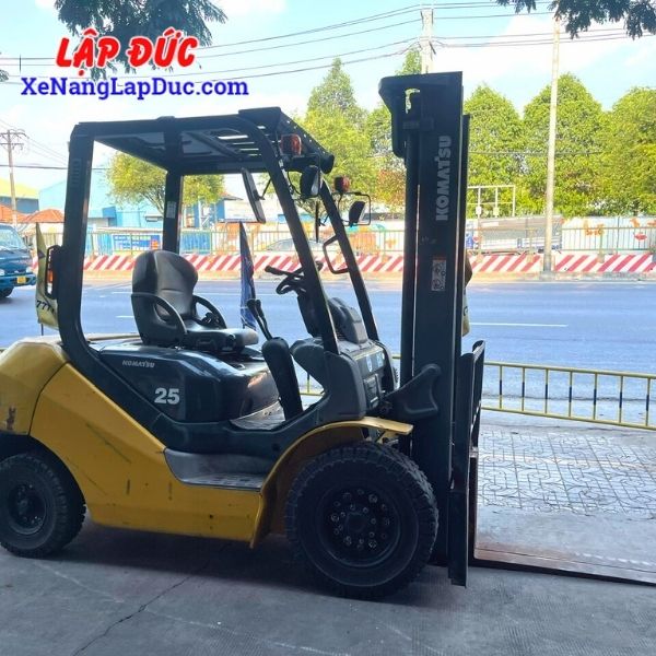 Xe Nâng Dầu 2.5 Tấn KOMATSU FD25C-17