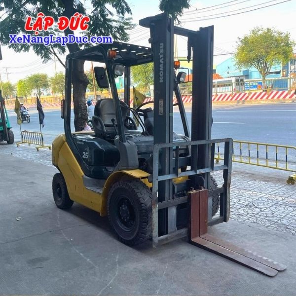 Xe Nâng Dầu 2.5 Tấn KOMATSU FD25C-17