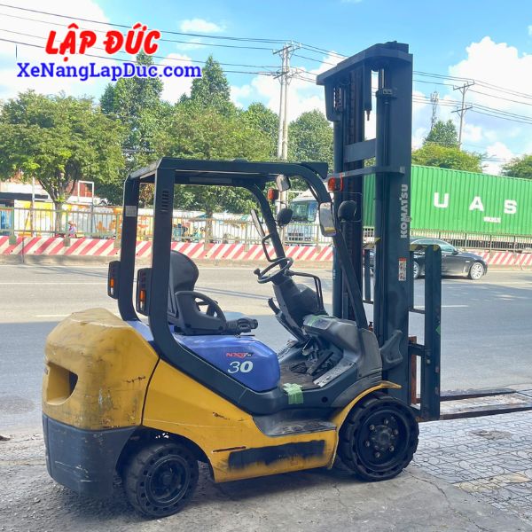 Xe nâng dầu 2.5 tấn KOMATSU FD30NT-16