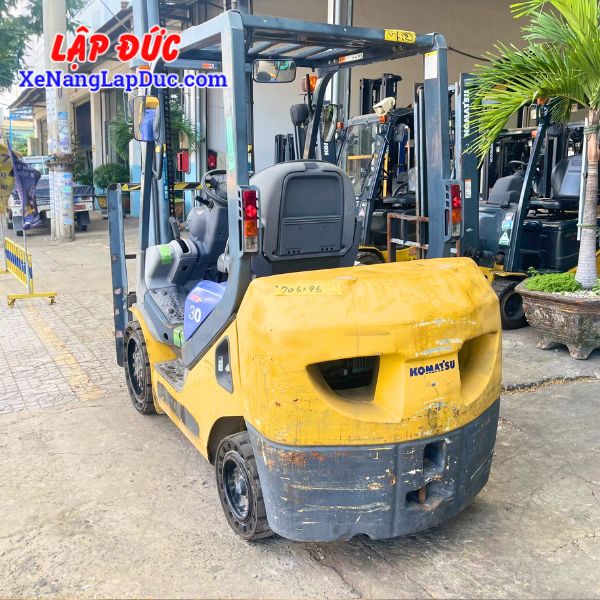 Xe nâng dầu 2.5 tấn KOMATSU FD30NT-16