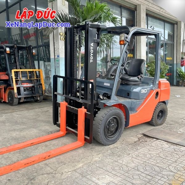 Xe Nâng Dầu 3 Tấn TOYOTA 02-8FD30