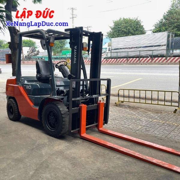 Xe Nâng Dầu 3 Tấn TOYOTA 02-8FD30