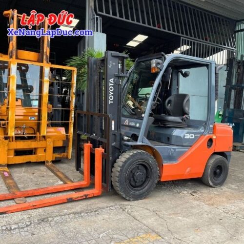 Xe Nâng Dầu 3 Tấn TOYOTA 02-8FD30