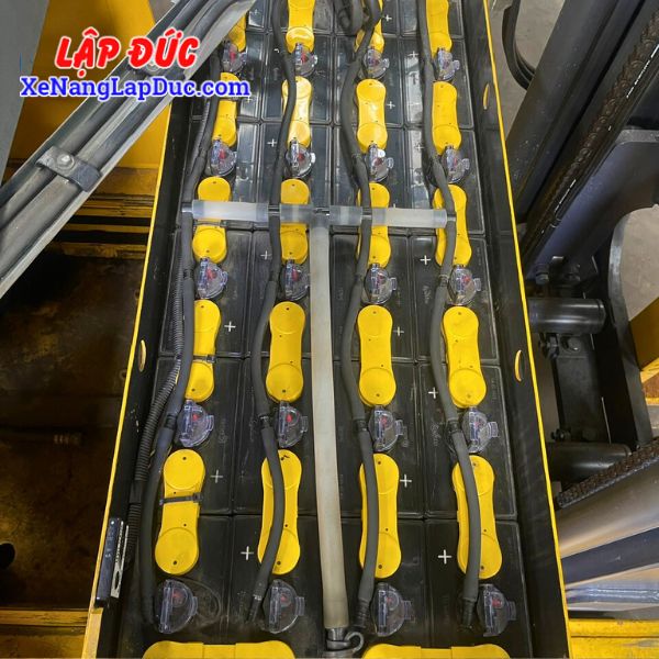 xe-nang-dien-dung-1-5-tan-komatsu-fb15rw-15(8) Xe Nâng Điện Đứng 1.5 Tấn KOMATSU FB15RW-15