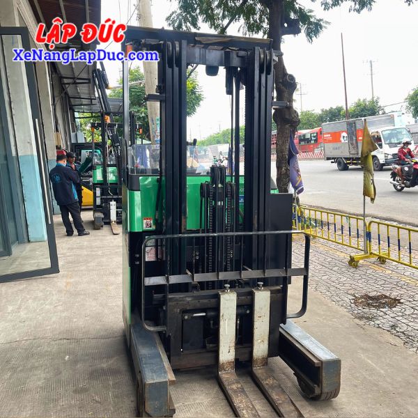 xe-nang-dien-dung-1-5-tan-toyota-8fbr15(4) Xe Nâng Điện Đứng 1.5 Tấn TOYOTA 8FBR15