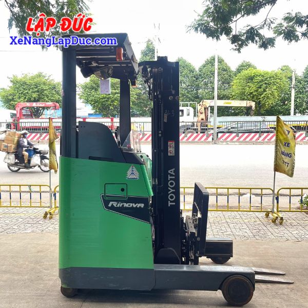 xe-nang-dien-dung-1-5-tan-toyota-8fbr15(5) Xe Nâng Điện Đứng 1.5 Tấn TOYOTA 8FBR15
