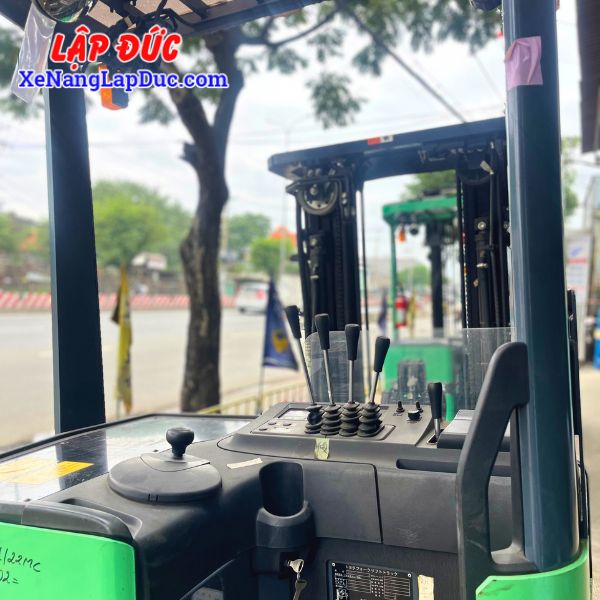 xe-nang-dien-dung-1-5-tan-toyota-8fbr15(7) Xe Nâng Điện Đứng 1.5 Tấn TOYOTA 8FBR15