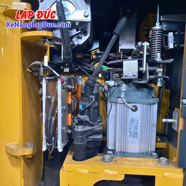 Xe Nâng Điện Đứng 1.8 Tấn KOMATSU FB18RL-15