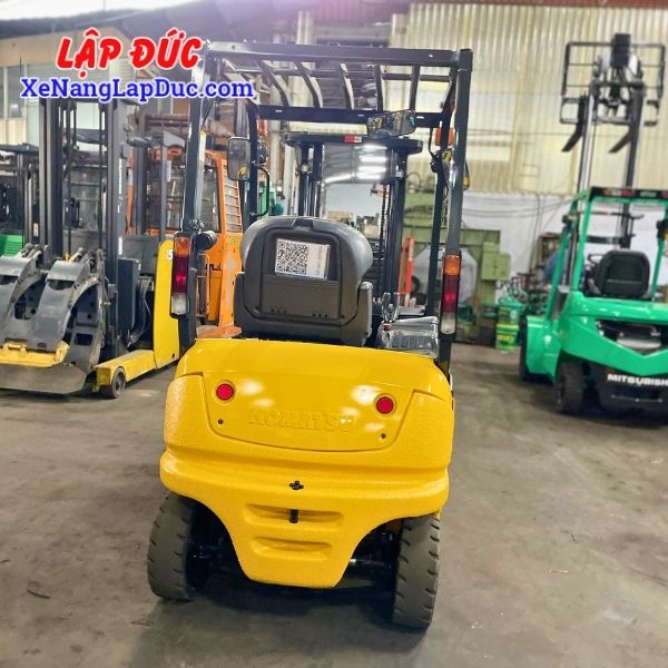 xe-nang-dien-ngoi-1-5-tan-komatsu-fb15-12-2(3) Xe Nâng điện ngồi 1.5 Tấn KOMATSU FB15-12