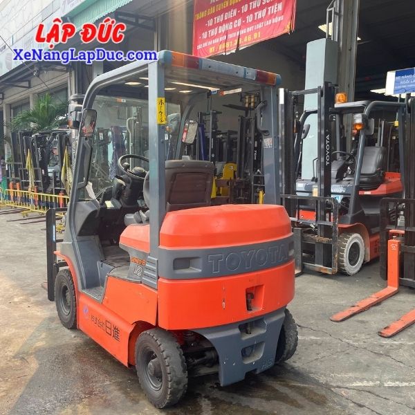 xe-nang-dien-ngoi-1-8-tan-toyota-7fbl18(3) Xe Nâng Điện Ngồi 1.8 Tấn TOYOTA 7FBL18