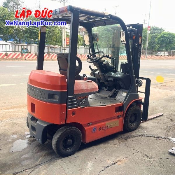 xe-nang-dien-ngoi-1-8-tan-toyota-7fbl18(4) Xe Nâng Điện Ngồi 1.8 Tấn TOYOTA 7FBL18