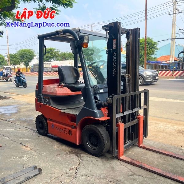 xe-nang-dien-ngoi-1-8-tan-toyota-7fbl18(6) Xe Nâng Điện Ngồi 1.8 Tấn TOYOTA 7FBL18