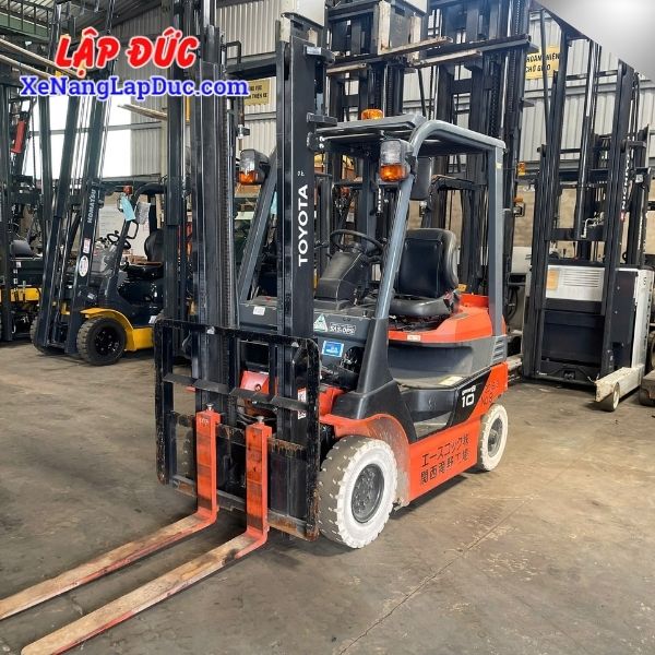 xe-nang-dien-ngoi-1-tan-toyota-8fb10-3(1) Xe Nâng Điện Ngồi 1 Tấn TOYOTA 8FB10