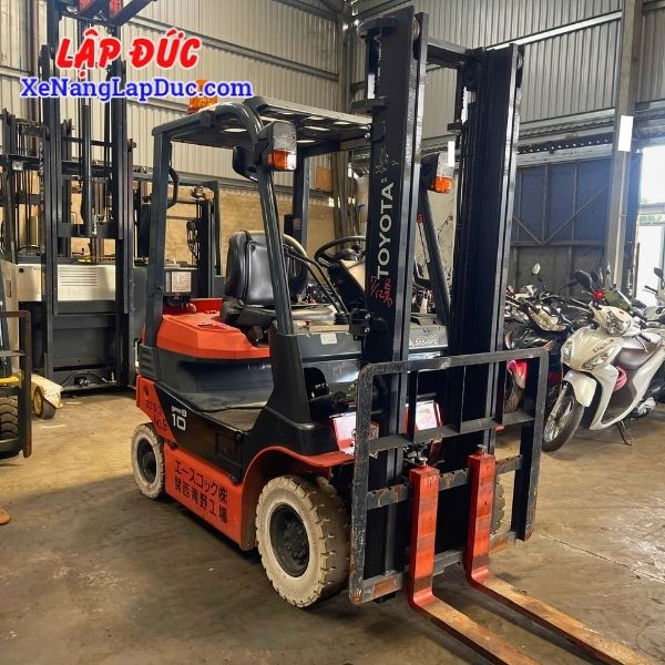 xe-nang-dien-ngoi-1-tan-toyota-8fb10-3(3) Xe Nâng Điện Ngồi 1 Tấn TOYOTA 8FB10