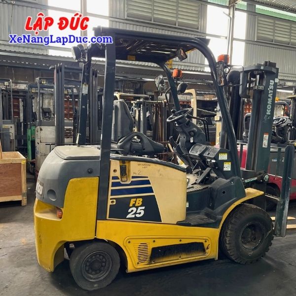 xe-nang-dien-ngoi-2-5-tan-komatsu-fb25-12(5) Xe Nâng Điện Ngồi 2.5 Tấn KOMATSU FB25-12