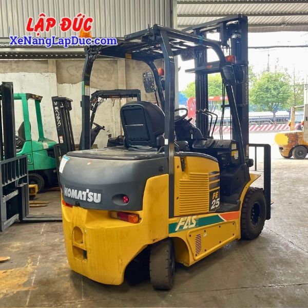 xe-nang-dien-ngoi-2-5-tan-komatsu-fe25-1-2(4) Xe Nâng Điện Ngồi 2.5 Tấn KOMATSU FE25-1