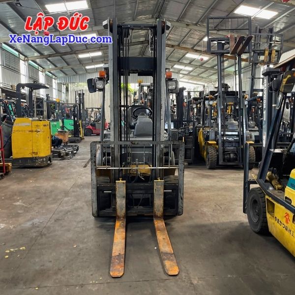 xe-nang-dien-ngoi-2-5-tan-komatsu-fe25-1(7) Xe Nâng Điện Ngồi 2.5 Tấn KOMATSU FE25-1