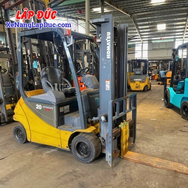 xe-nang-dien-ngoi-2-tan-komatsu-fb20a-12-2(8) Xe Nâng Điện Ngồi 2 Tấn KOMATSU FB20A-12