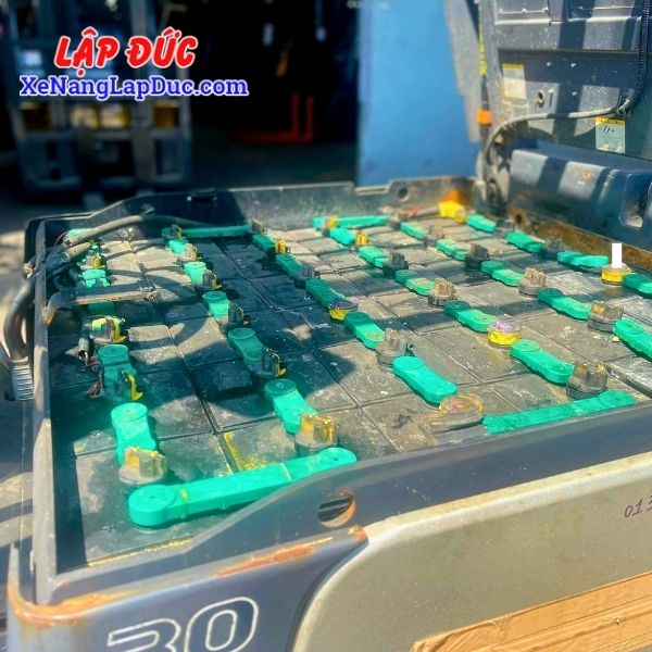 xe-nang-dien-ngoi-3-tan-tcm-fb30-7(7) Xe Nâng Điện Ngồi 3 Tấn TCM FB30-7