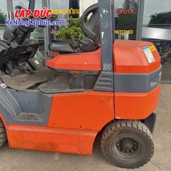 xe-nang-dien-ngoi-3-tan-toyota-7fb30(2) Xe Nâng Điện Ngồi 3 Tấn TOYOTA 7FB30