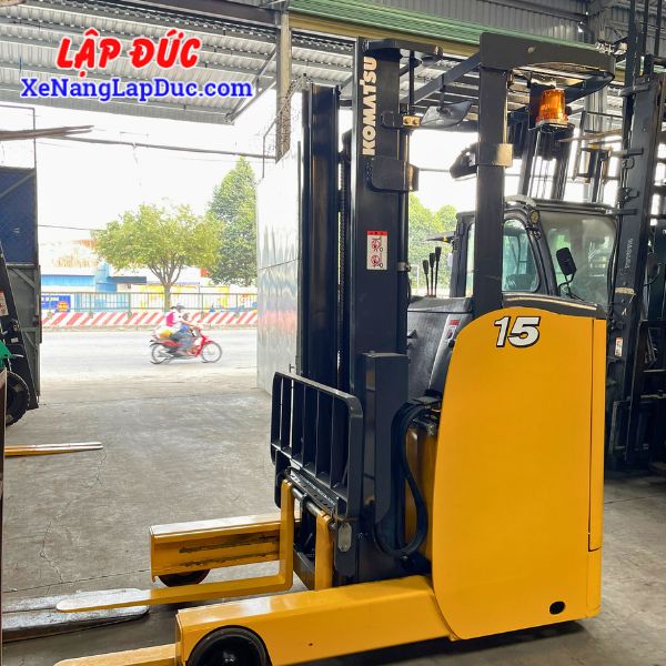 Xe nâng điện ngồi 1.5 tấn KOMATSU FB15RL-15