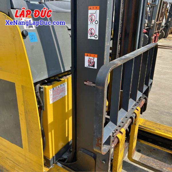 xe-nang-dien-dung-1-5-tan-komatsu-fb15rl-15-4 (9) Xe nâng điện đứng 1.5 Tấn KOMATSU FB15RL-15