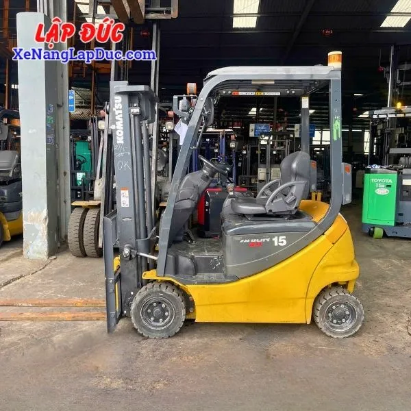 xe-nang-dien-ngoi-1-5-tam-komatsu-fb15-12 (2) Xe Nâng Điện Ngồi 1.5 Tấm KOMATSU FB15-12