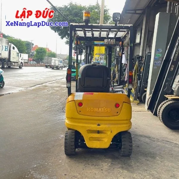 xe-nang-dien-ngoi-1-5-tam-komatsu-fb15-12 (4) Xe Nâng Điện Ngồi 1.5 Tấm KOMATSU FB15-12