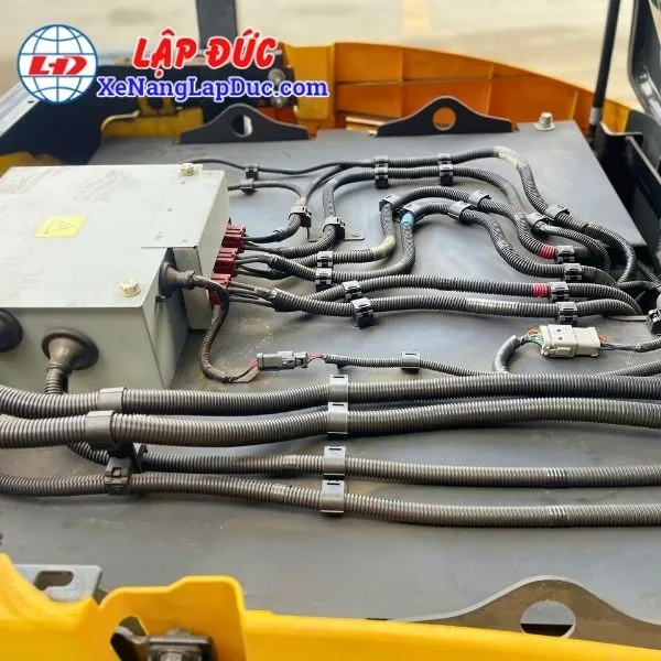 xe-nang-dien-ngoi-2-5-tan-komatsu-fe25-1-4 (6) Xe Nâng Điện Ngồi 2.5 Tấn KOMATSU FE25-1